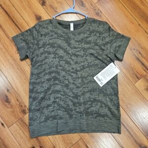 Lululemon Swiftly Breathe short sleeve